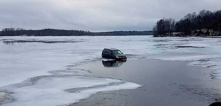 Vehicle Breaks Through Ice on Bear Lake