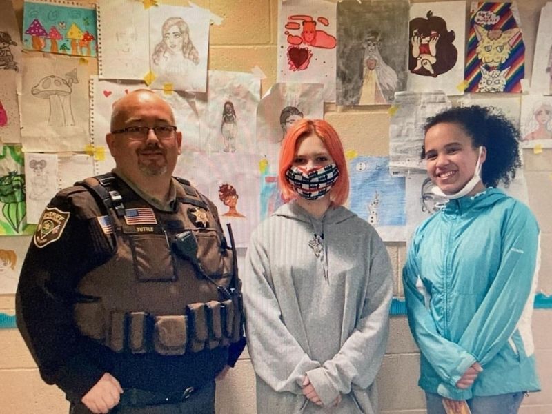 Sheriff’s Deputy Recognizes SMS Students For Creation Of 'WOW Wall'