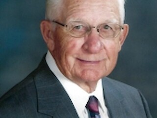 Lester Behrends Obituary